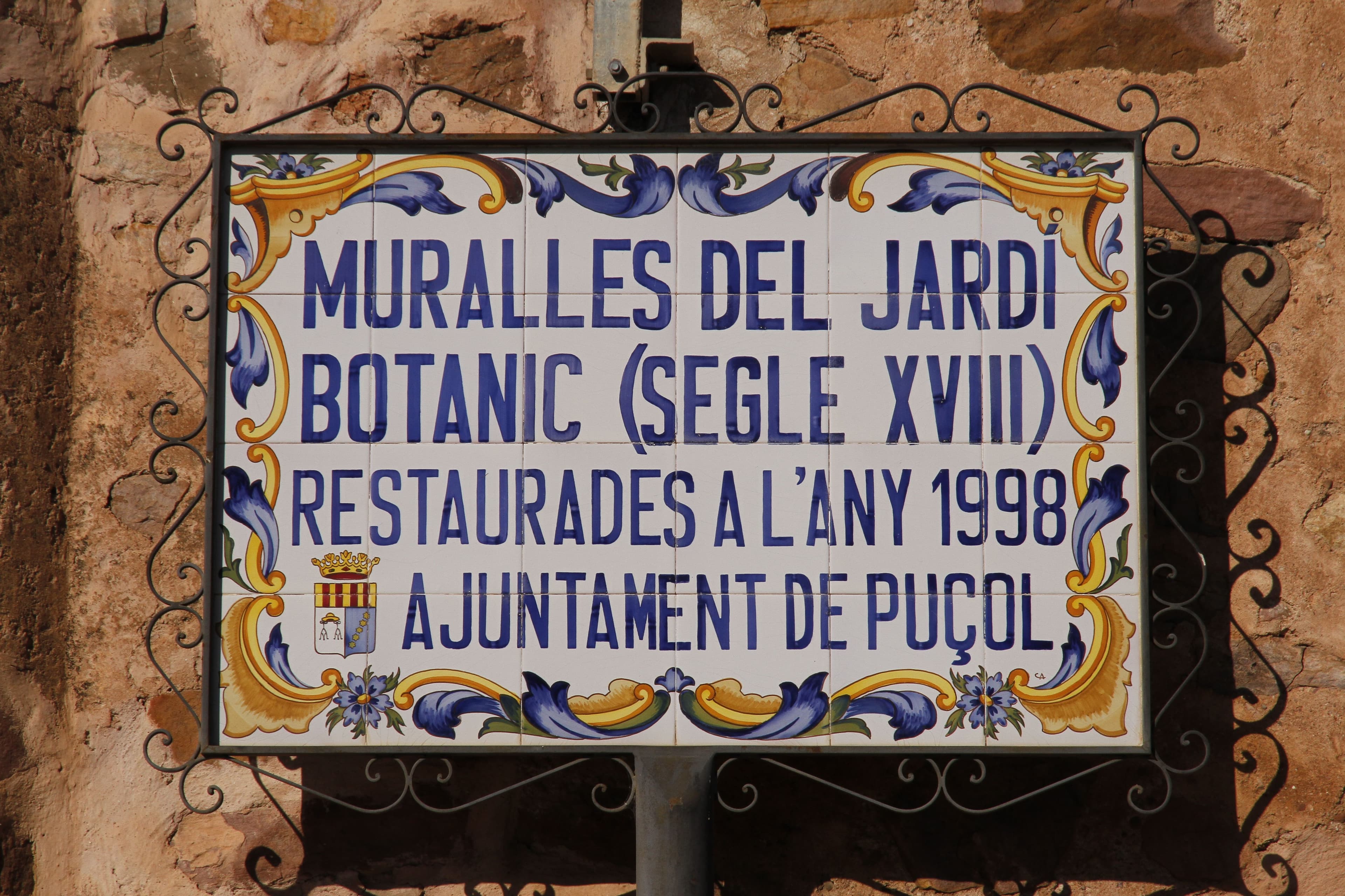 Muralla del jardín botánico
